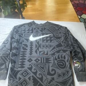 Nike Black and Gray Patterned sweatshirt